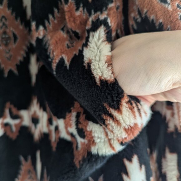 Aztec Southwestern fleece jacket - Picture 7 of 7